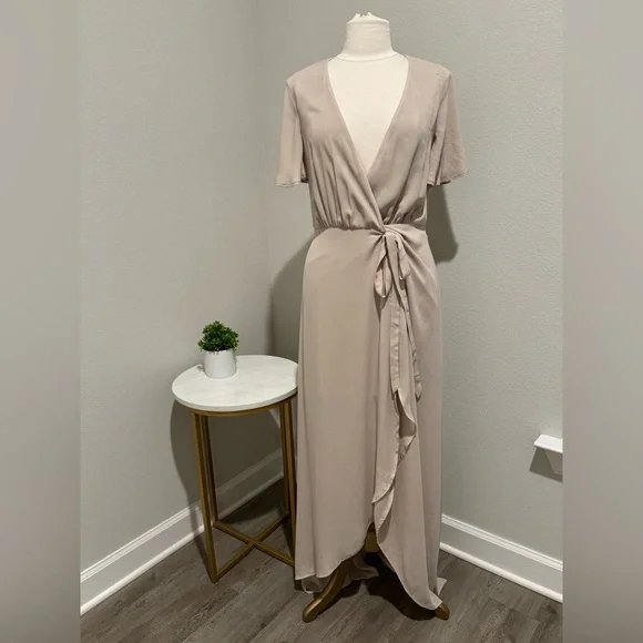 NEW Show Me Your Mumu Sophia Wrap Short Sleeve Bridesmaid Dress Beige Size Small - Picture 3 of 16